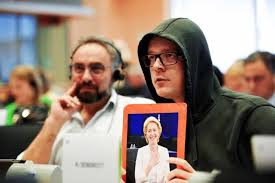 Im parlament macht er selbst keine politische. Who Is Nico Semsrott Die Partei European By Accident