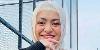 Lip matte lokal maskproof cocok digunakan saat memakai masker. Sepekan Jadi Mualaf Nathalie Holscher Merasa Suara Syahadat Makin Nyaring Dream Co Id