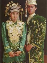 Beragam acara seperti pekan raya jakarta digelar demi merayakan hari penting tersebut. Pakaian Adat Peninggalan Tradisional Indonesia