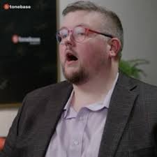 French Diction with Derrick Goff , Join coach, pianist and conductor  Derrick Goff, co-founder of Bel Canto Boot Camp, for an introduction to  French diction for singing. This course includes in-depth ...