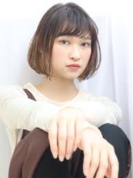 伊藤沙莉のボブ ミディアムスタイル13選 可愛く輪郭を隠したい人にオススメ bangs バングス 髪型 アップ 前髪 スタイル ヘアスタイリング