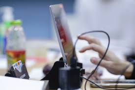 Ang romanian diaspora ay lumitaw bilang isang malakas na puwersang pampulitika sa halalan mula pa 2009.34 para sa halalan sa pampanguluhan noong 2014, ang pagboto sa diaspora ay hindi maganda ang kaayusan at nagresulta sa mga protesta sa maraming câți români sunt în japonia? Suntem Cateva Milioane De Romani In Diaspora CaÈi Vor Vota InsÄ