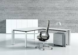 Scandinavian designer soren rose runs a ny based design company focused on residential living, we have featured their minimalist milk desk before. Design Winkel Schreibtisch Ancona