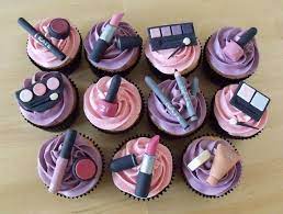 May 17, 2021 · in a large bowl, combine 3/4 cup softened butter or margarine with 3/4 cup sugar and 2/3 cup flour. 22 Gold Cupcake Ideen Cupcakes Kuchen Iftar