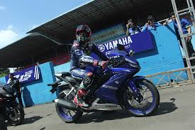 In india, the yamaha yzf r15 v3 is available in two stunning colours, namely thunder grey and racing blue. With 19 31 Ps The Yamaha R15 V3 Is The Most Powerful 150 Cc Bike