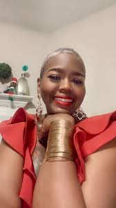 Introduction of online boutique owner in Atlanta