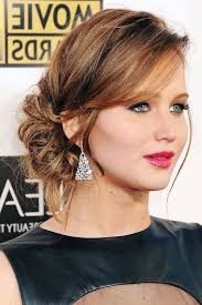 No matter your face shape, you can't really go wrong with a cut that falls somewhere between the chin and a few inches below the shoulders. 25 Elegant Mother Of The Bride Groom Hairstyles Weddingomania