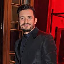 The couple are currently vacationing in venice. Orlando Bloom So Cool Geht Er Mit Seinem Tattoo Tippfehler Um Gala De