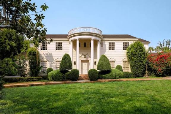 Puoi alloggiare nella villa del "Principe di Bel-Air" per 25 euro a notte —  idealista/news