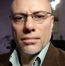 Ho un'istintiva simpatia per chiunque si esponga in difesa delle idee in  cui crede, ma giova ricordare che la #FreedomFlottilla è stata fondata  dall'uomo di Hamas a Londra, Barawi, e che se