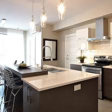 Ilot De Cuisine Contemporaine Avec Comptoir De Stratifie Et Armoires De Melamine Home Depot Kitchen Kitchen Gallery Kitchen Cabinets Home Depot