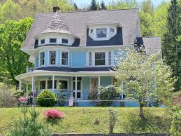The Goodwill House Located On Duhring Avenue And Bloch Street Extension House Styles House House Tours
