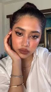 Faux freckles + blotted lips #gharbhaithoindia #indiamakeup  #21daysofquarantine #makeupartist #beautytips #beautyindia