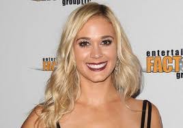 Elise Compton's Instagram, Twitter & Facebook