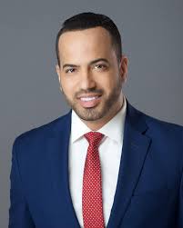 No one is you and that is your power.” “Nadie es como tú y ese es tu  poder”. Official headshot for New York's Vey Own PIX11  #disfrutandoelproceso #enjoyingtheprocess #NYC #bilingualjournalist  #representationmatters