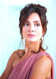 Italian actress who won the nastro d'argento award for best supporting actress for her performance in the 2007 film saturno contro. Ambra Angiolini Biografia