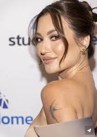 A Beauty & The Beast Christmas (TV Movie 2019)