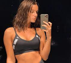 Pics she shot 20 years ago for a calendar turn up Ja Chegou O Verao Nossa Kelly Bailey Arrasa Nas Redes Sociais Nacional Flash