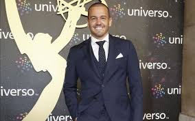 I'm sympathetic, cheerful, a friend of his friend, playful finally a normal guy. Pedro Teixeira Sobre Alegados Conflitos Com A Tvi As Pessoas Gostam De Alimentar Coisas Que Nao Existem Nova Gente