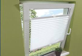 Speziell für dachflächenfenster empfehlen wir den insektenschutz als rollo variante. Den Richtigen Licht Und Sonnenschutz Finden Mit Obi