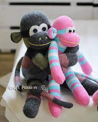 27 Cheap And Easy Gifts To Make With Kiddos Sock Monkeys Tutorial Sewing Projects Sock Animals