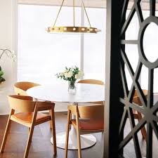 Knoll Saarinen Dining Table Muuto Cover Chairs In Oak With Cognac Leather Seats Photo By Courtney Molyneaux Interior Design By Amanda Hamilton Studi Keittio