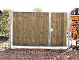 Um selbst ein gartentor zu bauen, bietet sich holz als erste wahl an, denn es lässt sich recht einfach und mit den geräten bearbeiten, die ein gewöhnlicher heimwerker in der regel ohnehin schonbesitzt. Einfahrtstor 300 X 180cm Asymmetrisch Verzinkt Holz Tor Gartentor Holztor Otto Einfahrt Tor Einfahrtstor Holztor