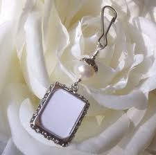 Wedding Bouquet Photo Charm Pearl Bridal Bouquet Charm With Small Picture Frame Bridal Shower Gift For A Bride Memorial Photo Charm Bouquet Charms Photo Charms Wedding Keepsakes
