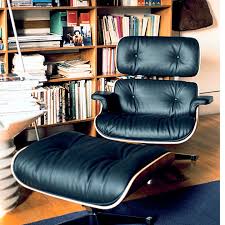 The Lounge Chair Is One Of The Most Famous Designs By Charles And Ray Eames Created In 1956 It Is Now Eames Lounge Chair Vitra Lounge Chair Chair And Ottoman