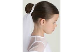These cuts range from edgy cropped cuts, pixies, choppy layers, modern lob, to a gorgeous stacked. 48 Simply Stunning First Communion Hairstyles For Girls