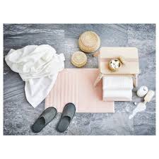 لبادة حمام لدى متجر ايكيا بغداد