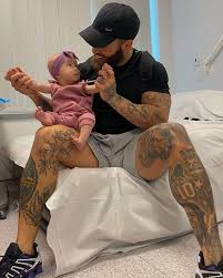 Ashley cain has shared the desperate news that his baby daughter is facing a *fresh* battle after being told her leukaemia returned just minutes before she was. Eotb S Ashley Cain Says Baby Azaylia Needs More Operations As She Fights Leukemia Netral News