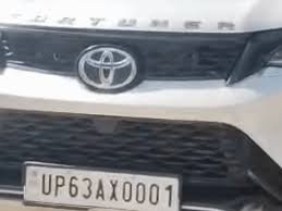 मिर्जापुर में दो फॉर्च्यूनर से करोड़ों की नकदी बरामद: नोट गिनने के लिए बैंक से मंगाई मशीन, पुलिस ने चेकिंग ...