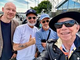 Kom til Gladsaxe og oplev Danmarks gladeste urban blues band i topform 😎