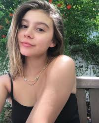 Genevieve hannelius is an actress, singer, and entrepreneur. Genevieve Hannelius Genevieve Hannelius Dagon1362 Flickr