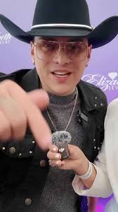 Entre risas con @hannarivas en los premios @premiosicono Gracias  @komunicapr por la invitación