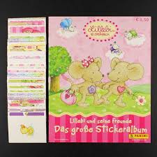 Tunikaer, bukser, kjoler og skjørt forvandles frem fra sengetøy, gardiner og duker. Lillebi Panini Sticker Album Sticker Worldwide