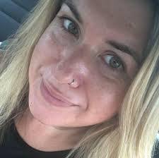 Jennifer Farnam's Instagram, Twitter & Facebook