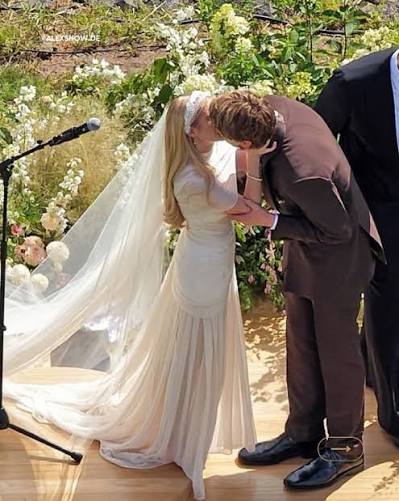 💌 Dein großer Tag verdient eine unvergessliche Moderation. Schreib uns  einfach eine DM und sichere dir den passenden Hochzeitsmoderator für eure  Hochzeit. 🤍