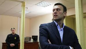 В это время навальный продолжает требовать, чтобы пустили в суд их свидетеля. Aleksej Navalnyj Esli Vam Nuzhen Zashitnik V Espch