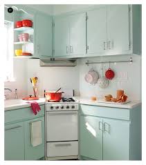 Love The Colors In This Vintage Kitchen Red Aqua Awesome Retro Home Decor Retro Kitchen Kitchen Inspirations