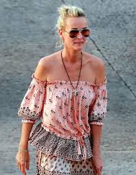 Love all we need 💫happy mother day ️to all the brave, strong, beautiful, kind, and selfless women… Le Sourire De Laeticia Hallyday Pour Son Retour Sur Instagram Elle