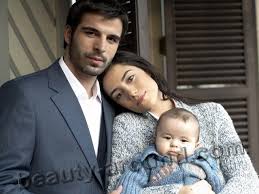 турецкий актер мехмет акиф алакурт и его жена фото Mehmet Akif Alakurt Biografiya Lichnaya Zhizn Foto