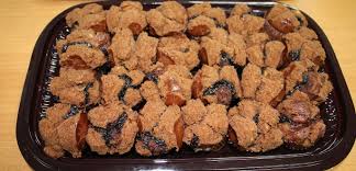 Dengan varian bureo dari siliwangi bolu kukus memiliki 3 lapisan warna yaitu bolu oreo dibagian atasnya, bolu rasa coklat di tengah dan lapisan bawah bolu oreo. Bolu Kukus Chocolatos