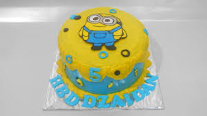 Minion birthday cakes for kids. Minion Cake Tutorial Easy Youtube