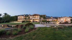 Elle decor invites you inside celebrity homes to tour room after room of glamorous interiors. Los Angeles Famous People Where Do Hollywood Stars Live Houses Of Foreign Stars