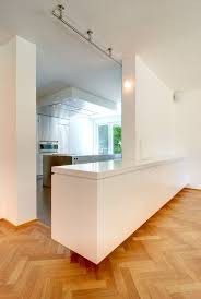 Wohnzimmer Kuche Wohnkuche Raumteiler Kuchenblock Stauraum Schiebeture Glas Parkett Innenarchitektur Haus Innenarchitektur Wohnung Kuche