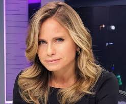 Por su parte, el 1 de marzo, la exanimadora del festival de viña del mar y conductora de teletrece, soledad onetto, renuncia a canal 13 después de casi 8 años en la estación, esto por incumplimiento de contrato. Usuarios De Redes Sociales Critican Tuit De Soledad Onetto A Favor De Empresa