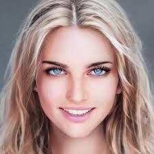 Eliza Moody's Instagram, Twitter & Facebook