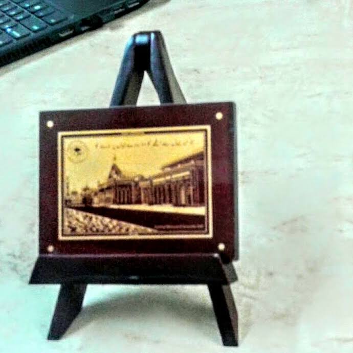 DC Tripod Stand Plaque product image